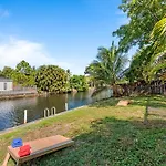 Canal Front Oasis With Pool, Bbq, 15 Mins To Beach